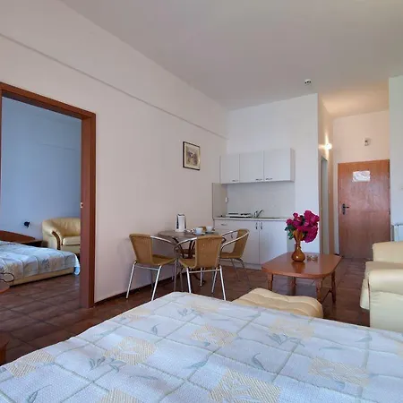 Regina 3* ساني بيتش