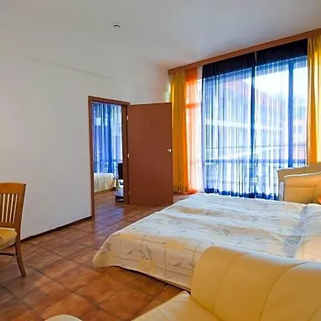 Regina Hotel 3*