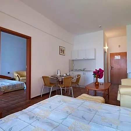 Regina Hotel 3*