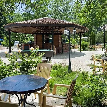 Regina 3*