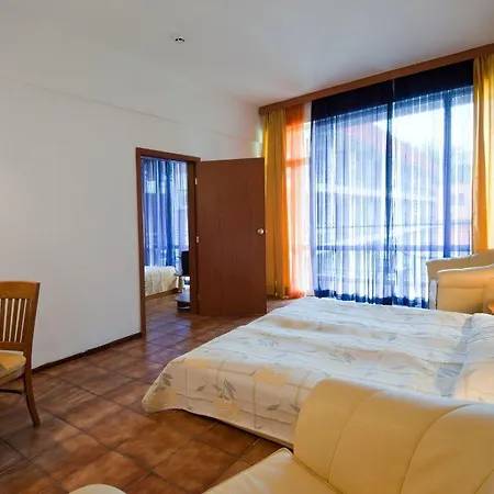 Regina Hotell 3*